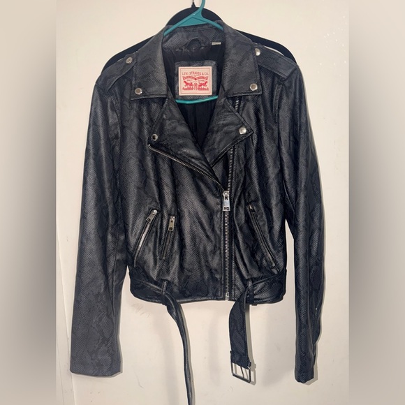 Levi's Jackets & Blazers - 🚨Levi's Women's Textured Black Leather Jacket